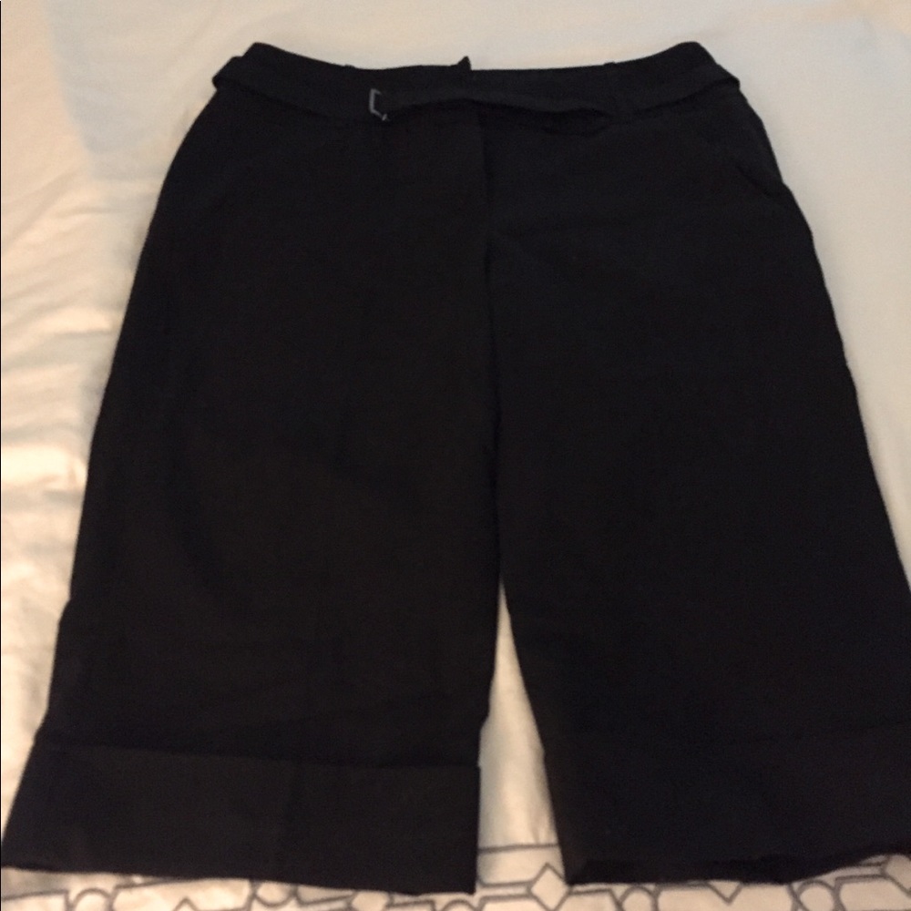 Black capris